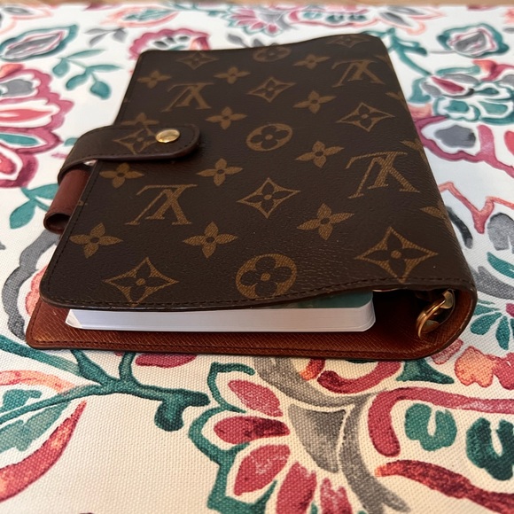 Louis Vuitton Agenda MM Schedule Planner - Picture 6 of 16